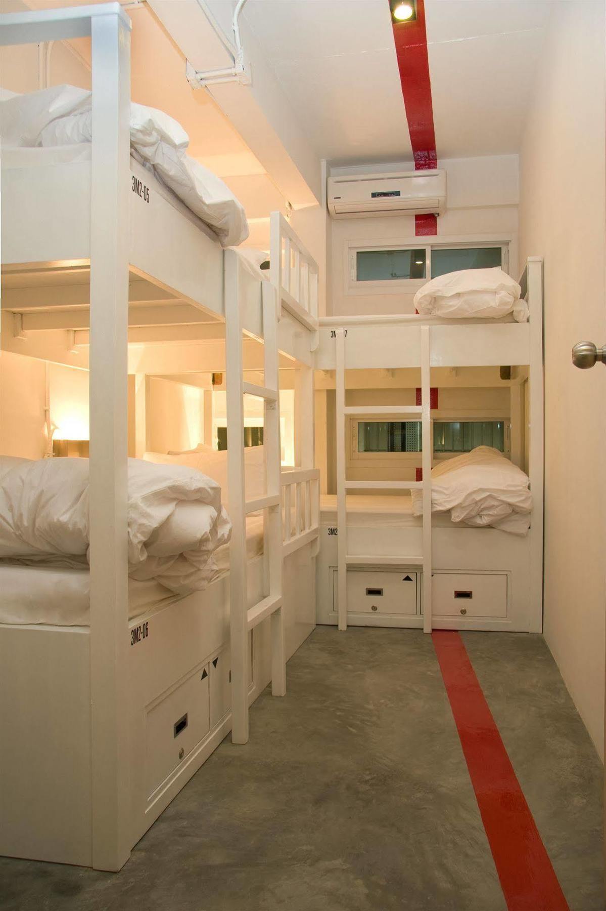 Hq Hostel Silom Bangkok Esterno foto