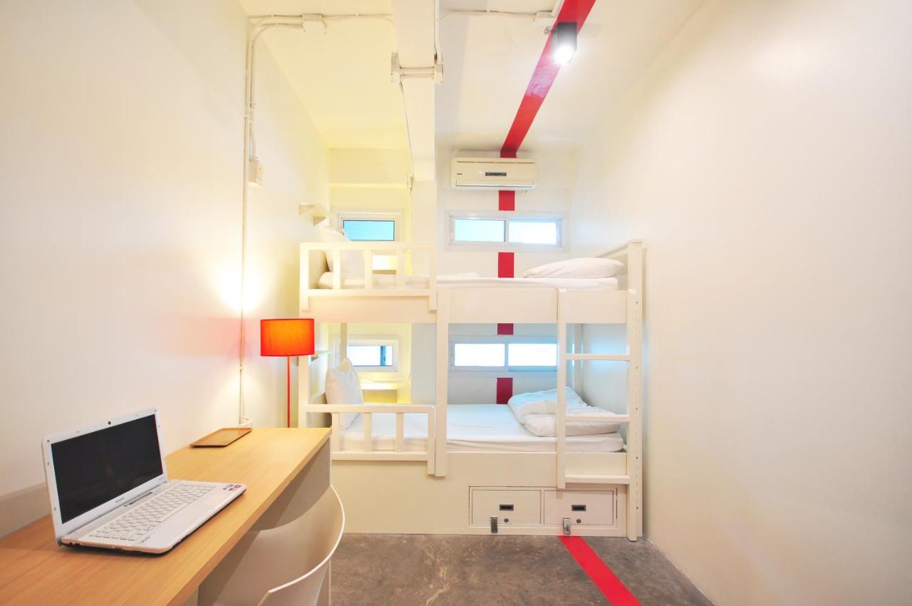 Hq Hostel Silom Bangkok Esterno foto